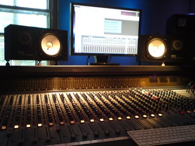 Mixing at Wendy House Studios with Ducan!