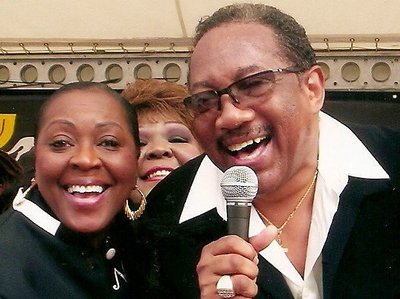 Leanne Faine Singe with Bobby Jones Super Choir