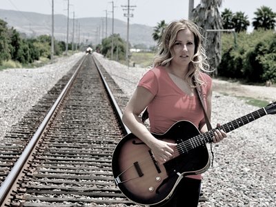 Leslie Lowe photo