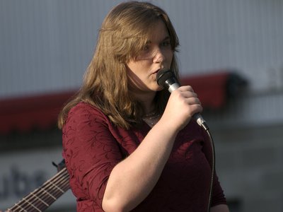Bridgette Lewis singing blues live in 2008