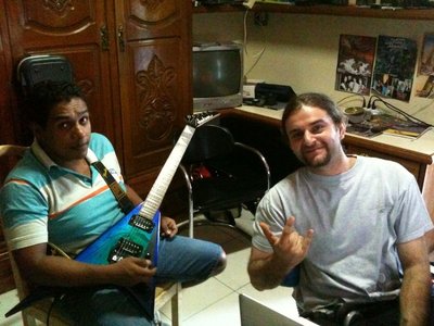 Silas "Preto" e Carlos "Diabo Louro" (guitars)