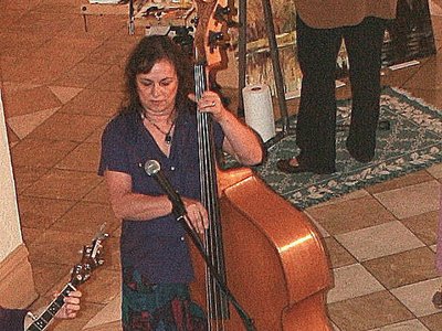 Annie plays, artist Ellie Blair paints