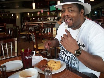 Eating On A Cruise Ship in Puerto Rico... 