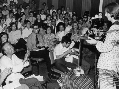 Waging warmth on innocent civilians, Saigon 1974 (PHOTO USIS)