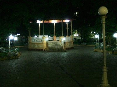 El Salvador, de noche.