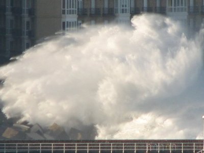 Wave explosion