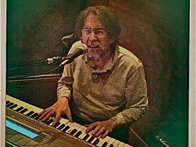 Alan at Finnegan's Dec. 2011