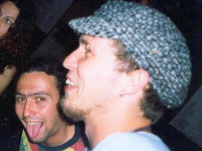 "MORTI, VOZ Y GUITARRA"
