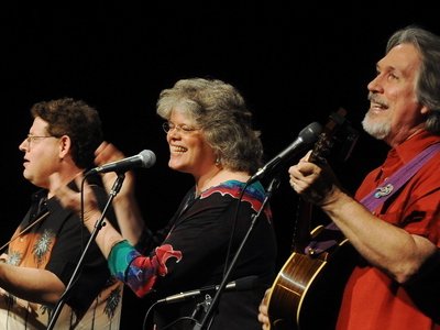 JD in concert w/Work o' the Weavers, NM 2008 (PHOTO Brian Kanof)