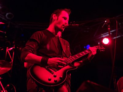 Jeremy mesmerizing the crowd at Knitting Factory
