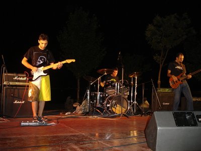 live at Varkiza
