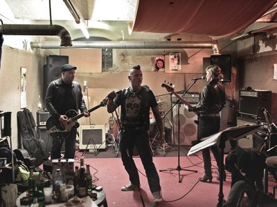 THE LETYOUDOWNS photo