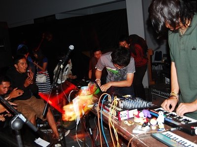 BOTTLESMOKER photo
