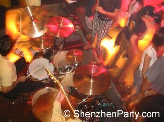 This is a pretty slick promo shot of one the Groove Inc shows in Shenzhen, China.