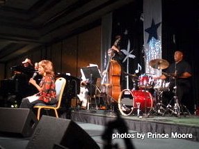 Larry performing w/Jazz/Blues vocalist Ernestine Anderson, Simon(bs), Harris(pn), Koonse(gt)&LW(drs)