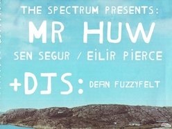 Saith Seren, Wrecsam