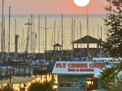 Fly Creek Cafe, Bar & Marina