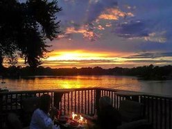 Bucky's Lakeside Pub & Grill